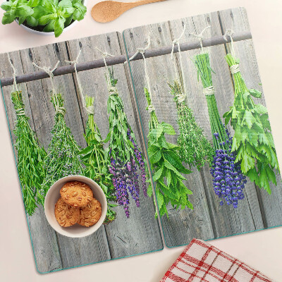Üveg vágódeszka Szárított gyógynövények fa háttéren
