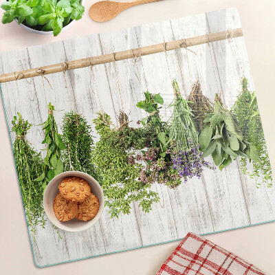 Üveg vágódeszka Gyógynövények fa háttéren