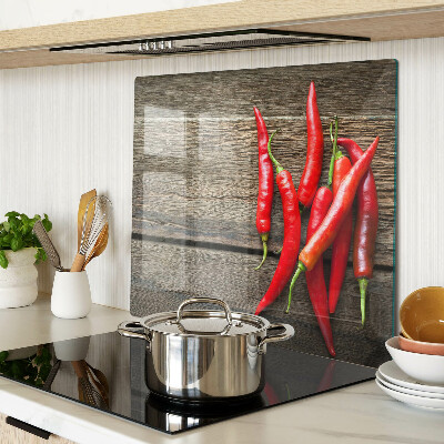Üveg vágódeszka Chili paprika fa háttéren