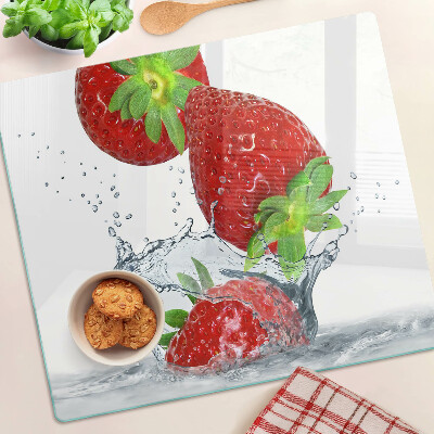 Üveg vágódeszka Eper a vízben