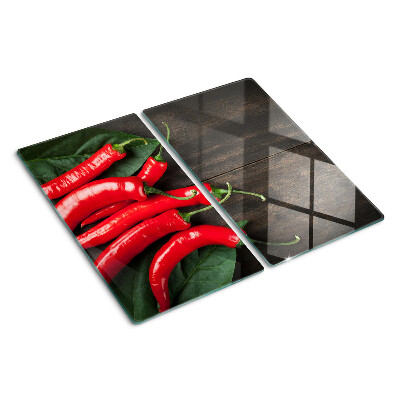 Edzett üveg vágódeszka Chili paprika fa háttéren