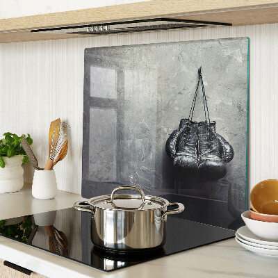 Üveg vágódeszka Fotel minimalista belső térben