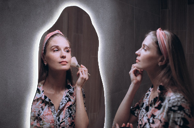 Szabálytalan alakú tükör modern LED háttérvilágítással