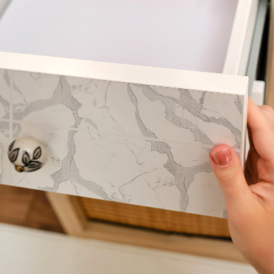 Samolepiaca fólia na nábytok márványmintás kivitel