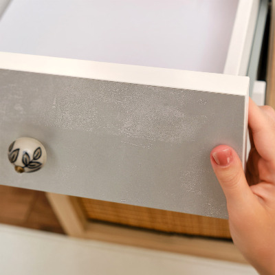 Bútormatrica szürke háttérrel