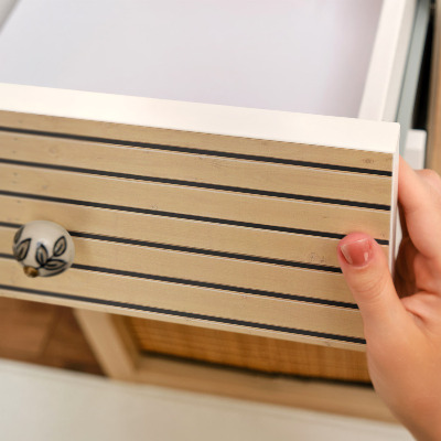 Bútorfólia fa lécekkel dekorált változat