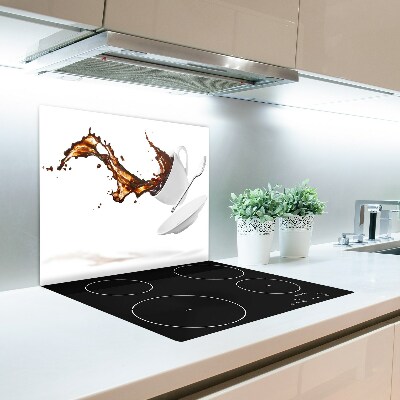 Üveg vágódeszka kiömlött kávé