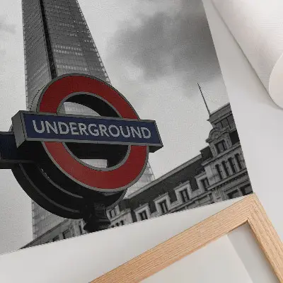 Poszter modern felhőkarcolós metrótáblás minimalista kompozíció