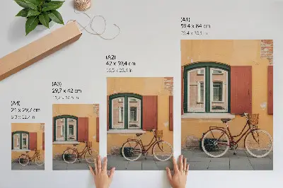 Retro plakát kerékpár színes retro homlokzat hátterében