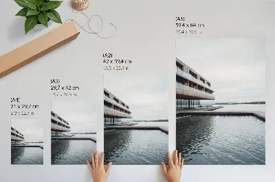 Poszter nyomtatás modern épület vízparton minimalista stílusban fa és üveg felhasználásával