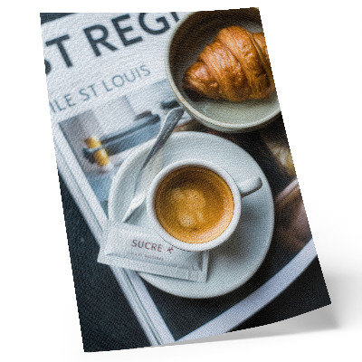 Retro plakát Fekete-fehér háttér kávé croissant elegancia kikapcsolódás