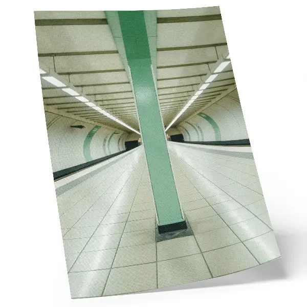 Retro plakát szimmetrikus tér alagút zöld szerkezettel