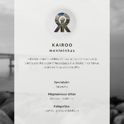 Poszter Egy öböl hajókkal és egy házzal festői tájban