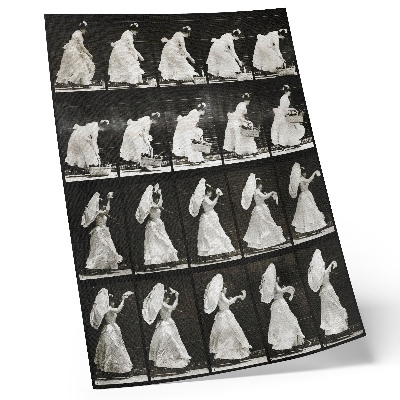 Retro plakát Kosarat emelő, zsebkendőt lengető nő (1887) – Eadweard Muybridge fényképe