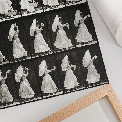 Retro plakát Kosarat emelő, zsebkendőt lengető nő (1887) – Eadweard Muybridge fényképe
