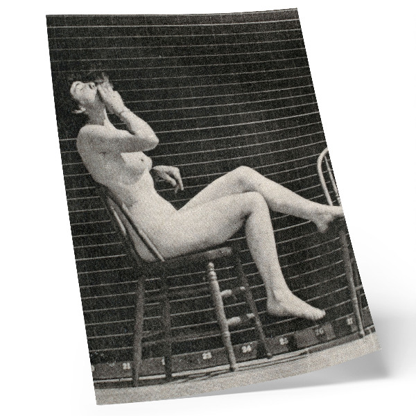 Poszter nyomtatás Nő meztelenül ül egy széken és cigarettázik, Eadweard Muybridge