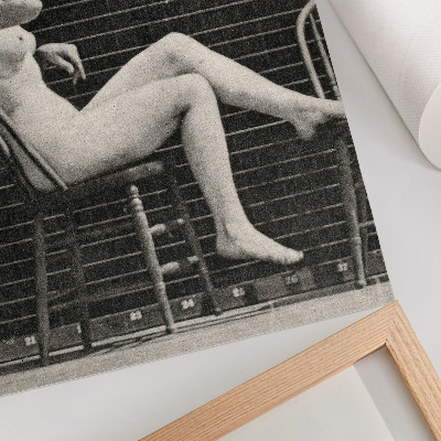Poszter nyomtatás Nő meztelenül ül egy széken és cigarettázik, Eadweard Muybridge