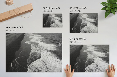 Poszter nyomtatás Fekete-fehér hullámok puha homok csendes strand