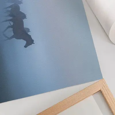 Lovak a ködben vintage poszter nyugtató, békével teli kompozíció