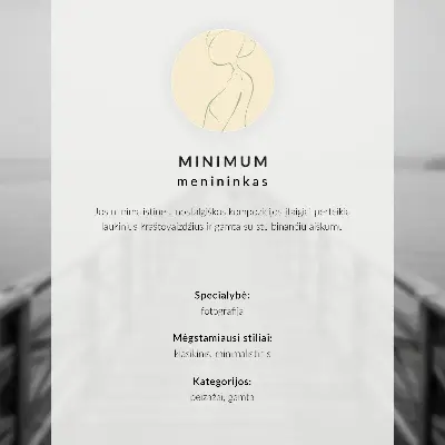 Poszter nyomtatás egy magányos alak a ködös mólón