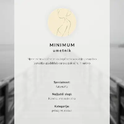 Poszter nyomtatás egy magányos alak a ködös mólón