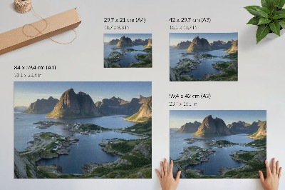 Poszter nyomtatás Hegyek és egy csendes öböl színes házakkal