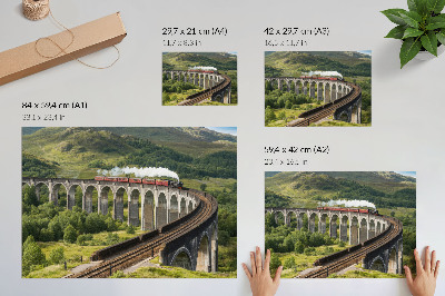 Poszter nyomtatás Egy viadukt, rajta egy vonattal a zöld dombok között
