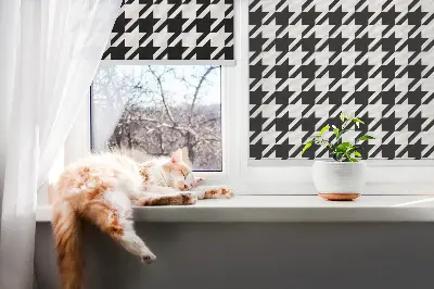 Ablakra akasztható roló geometrikus mintával