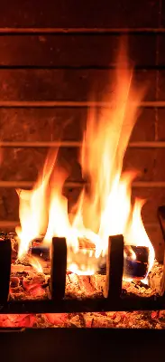 Sötétítő roló kandalló mintával