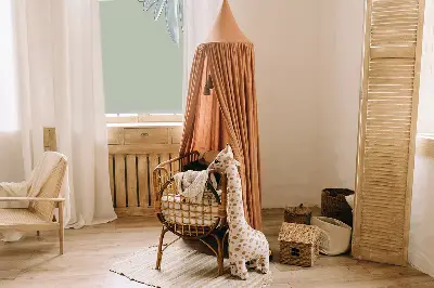 Ablakra akasztható roló daru repülés közben mintával
