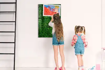 Írható mágnestábla levelekből készült kerítésmintával