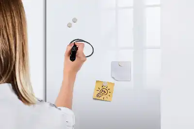 Írható mágneses tábla sötétfehér színű