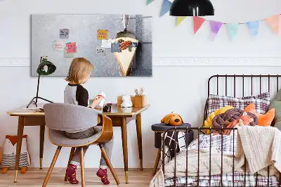 Mágneses törölhető tábla egy szelet torta mintával