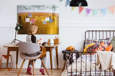 Mágneses tábla filctollal egy korsó sör mintás
