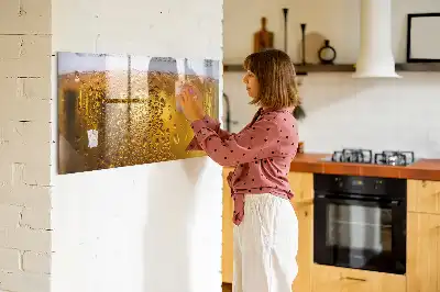 Mágneses tábla filctollal egy korsó sör mintás
