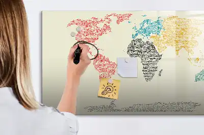 Világtérkép betűkből mágneses tábla filctollal