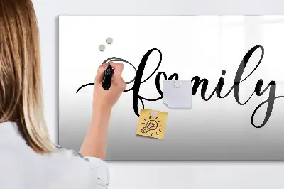 Mágneses tábla filctollal család feliratú