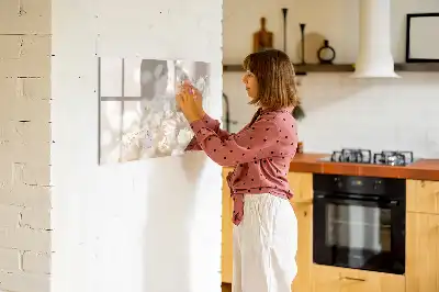Mágneses törölhető tábla kis fehér virágok mintával