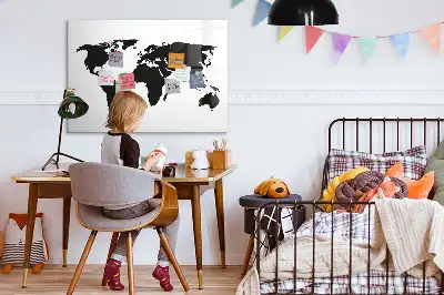 Mágneses tábla fekete világtérkép mintával és filctollal
