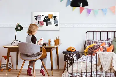 Mágneses tábla fekete világtérkép mintával és filctollal
