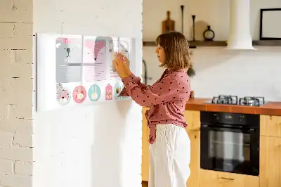 Mágneses tábla filctollal vidám könyvjelző mintával