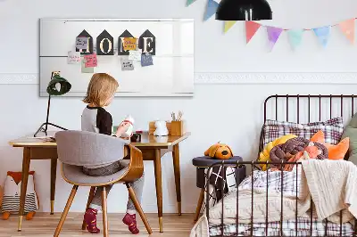 Mágneses tábla filctollal otthon felirattal