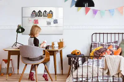 Mágneses tábla filctollal otthon felirattal