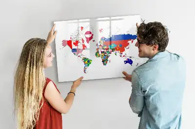 Mágneses térkép nemzeti zászlókkal filctollal