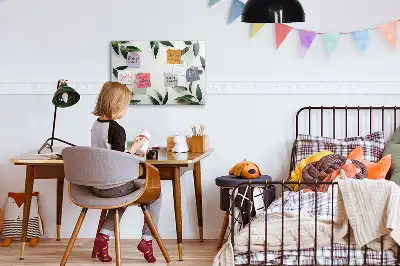 Mágneses tábla filctollal levélkeret kialakítással
