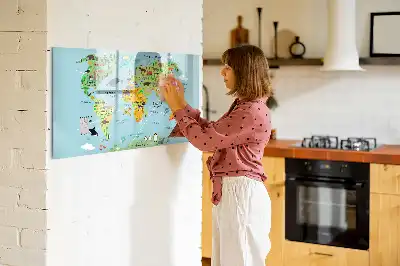 Világtérkép állatokkal mágneses tábla filctollal