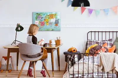Világtérkép állatokkal mágneses tábla filctollal