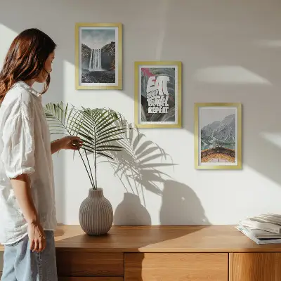 Modern keretezett képszett vízesés, hegyek és természet témájú mintával, hajóval és növényekkel