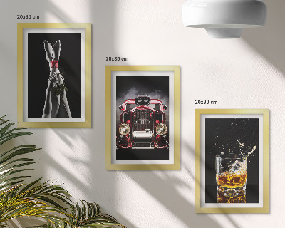 Keretezett triptichon Női lábak rózsával, egy régi autóval és egy pohár whiskyvel