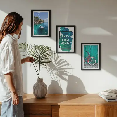 Keretezett triptichon tengerre néző kilátás hajóval, kerékpárral és inspiráló felirattal